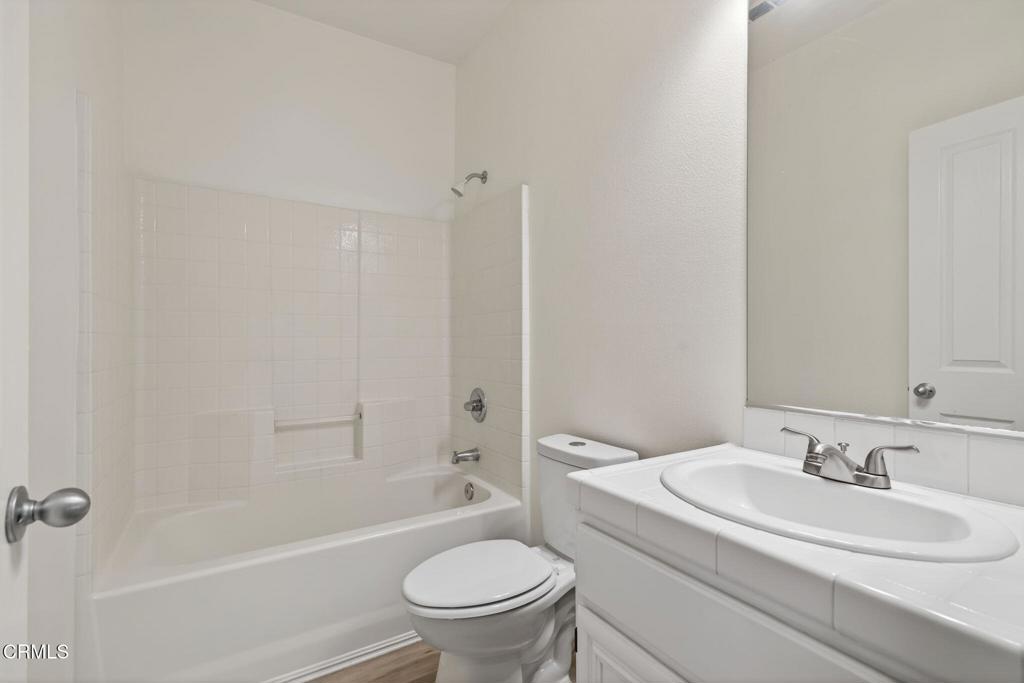 2389 N Ventura Avenue