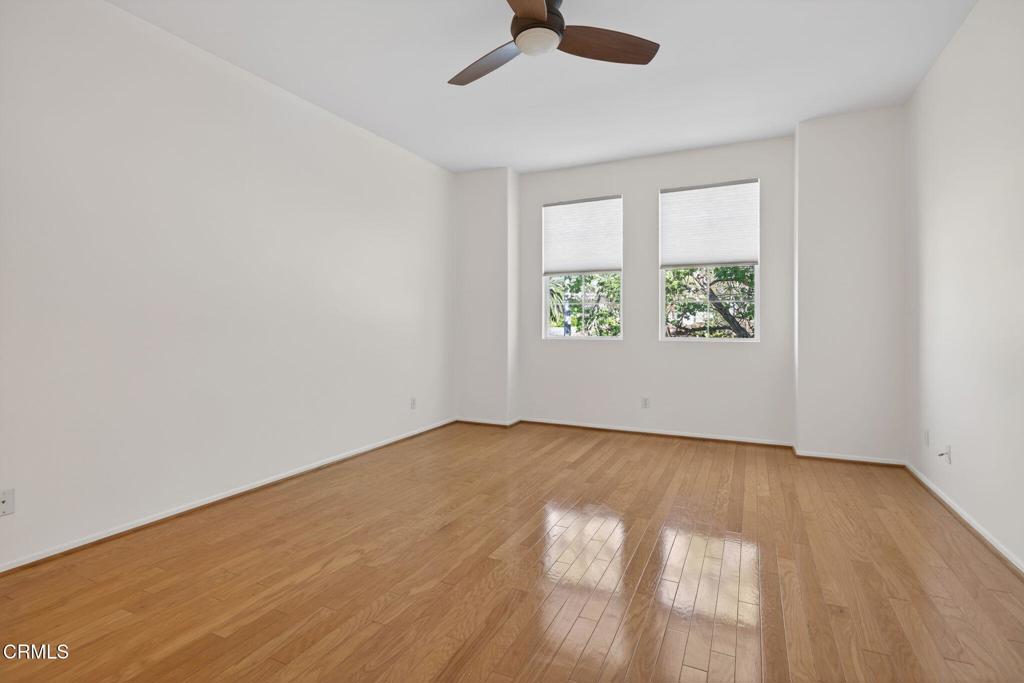 2389 N Ventura Avenue