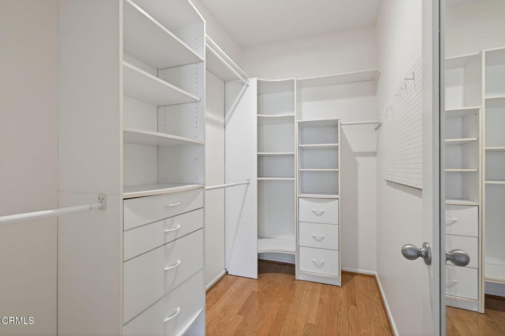 2389 N Ventura Avenue