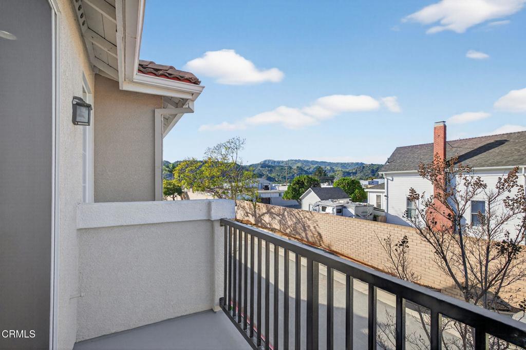 2389 N Ventura Avenue