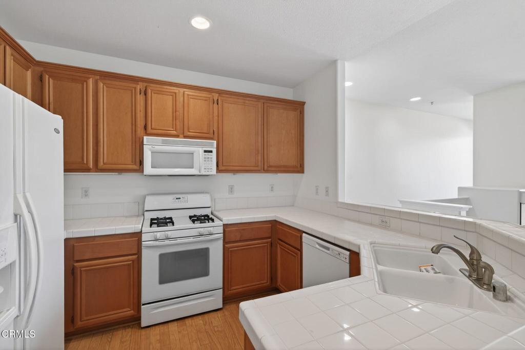 2389 N Ventura Avenue