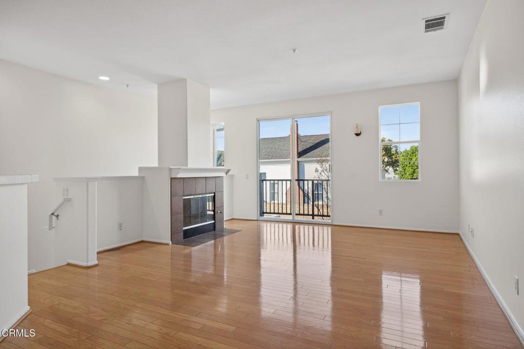 2389 N Ventura Avenue