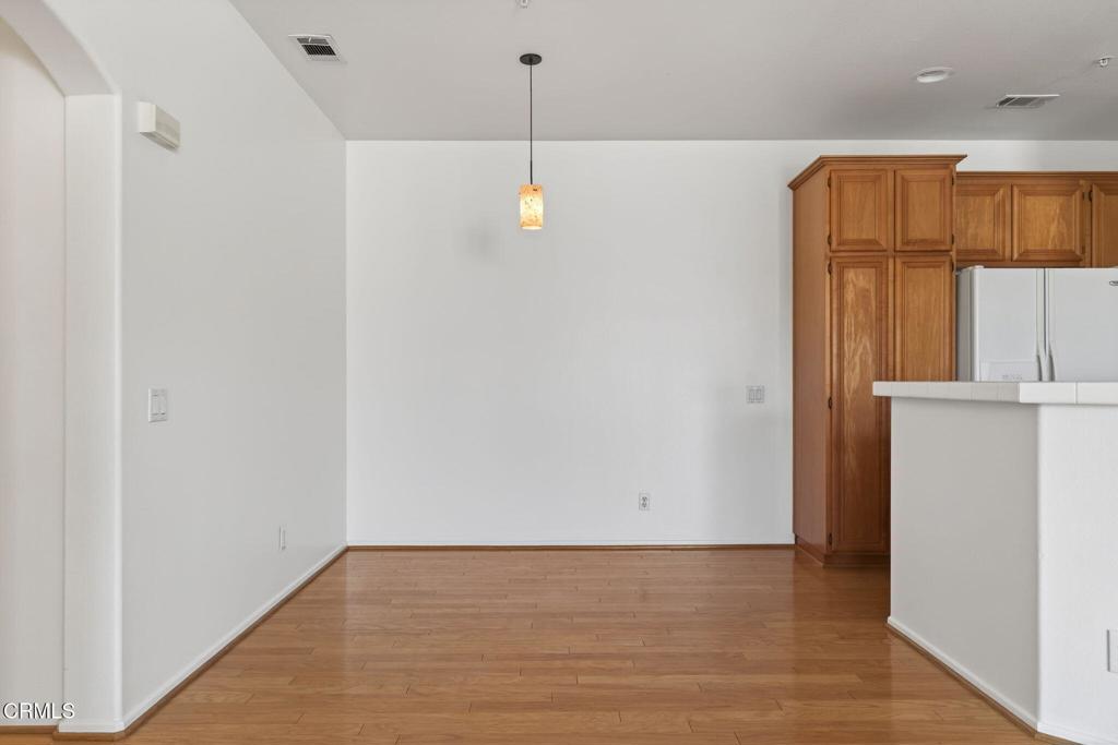 2389 N Ventura Avenue