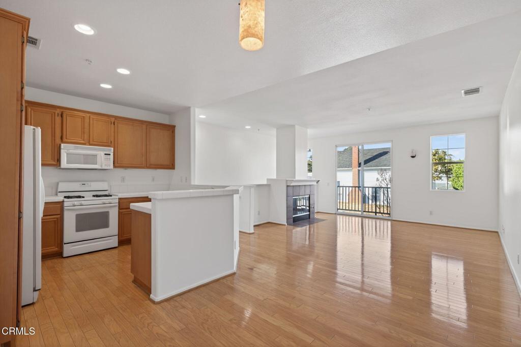 2389 N Ventura Avenue