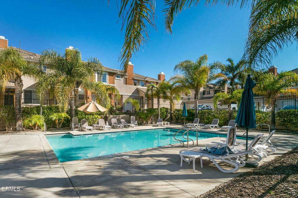 2389 N Ventura Avenue