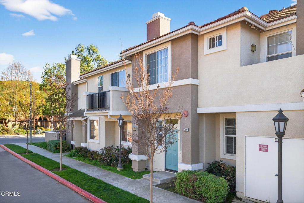 2389 N Ventura Avenue