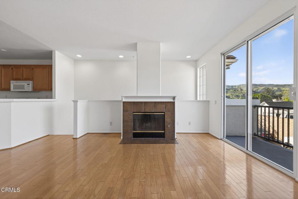 2389 N Ventura Avenue