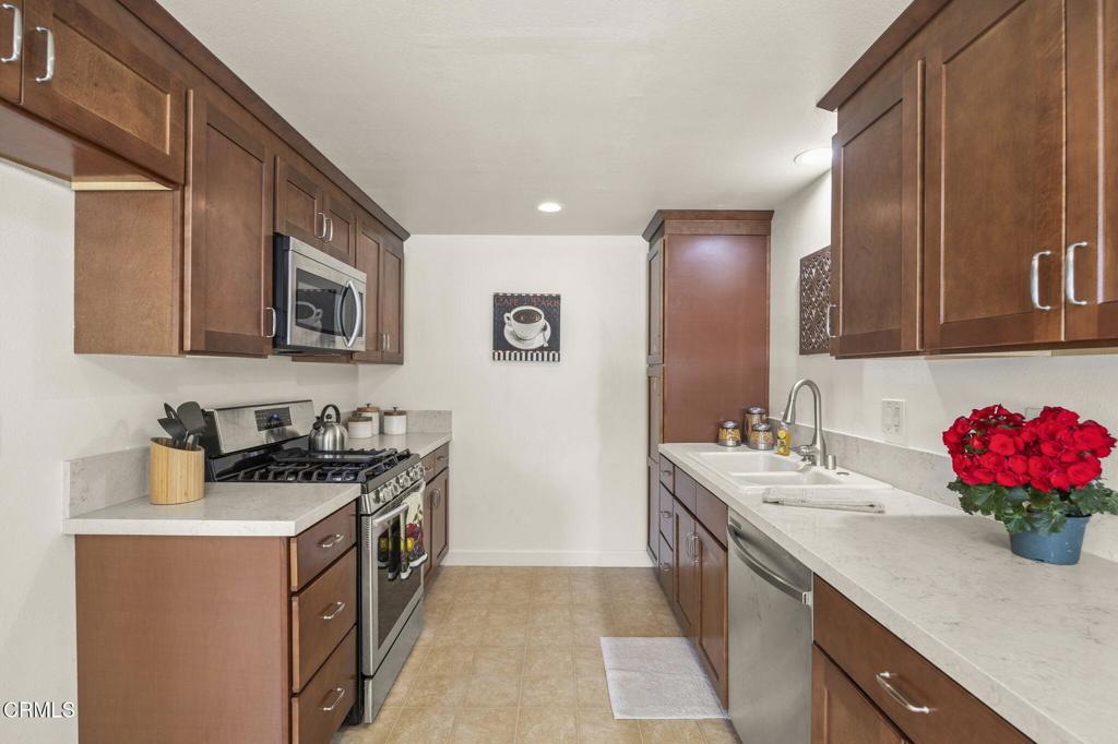 9417 -9419 Petit Court