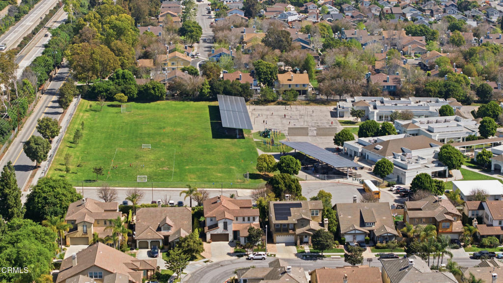 9417 -9419 Petit Court