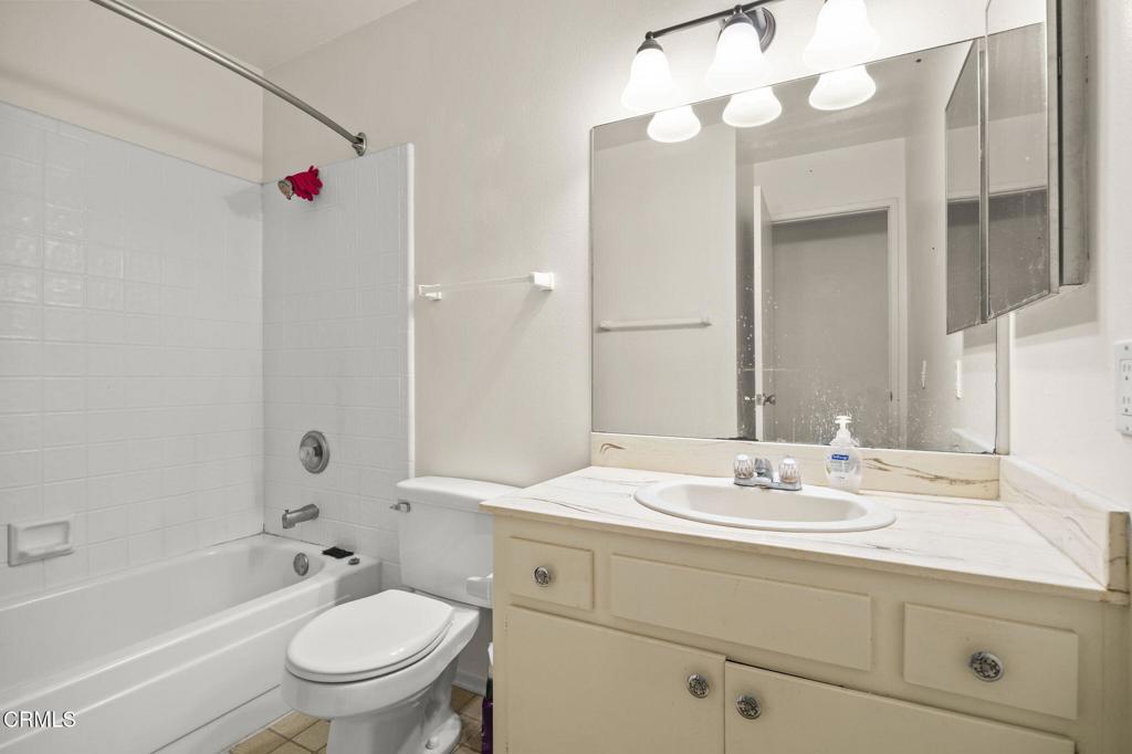 9417 -9419 Petit Court