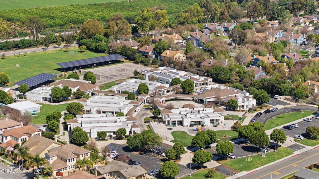 9417 -9419 Petit Court