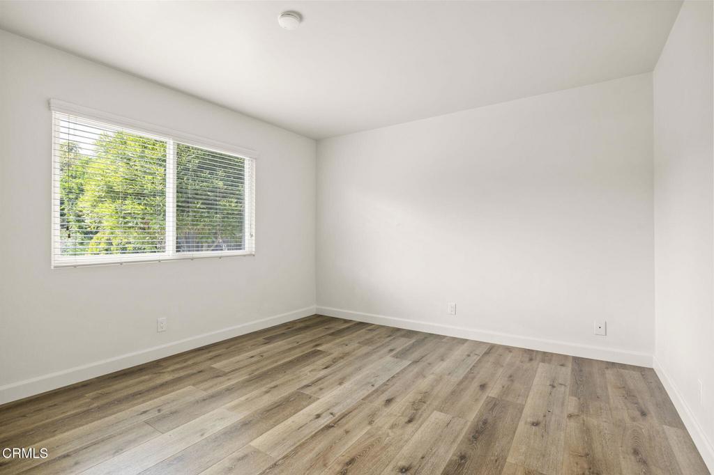 9417 9419 Petit Court