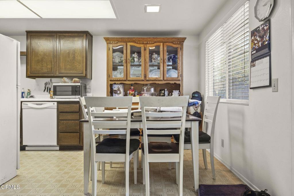 9417 9419 Petit Court