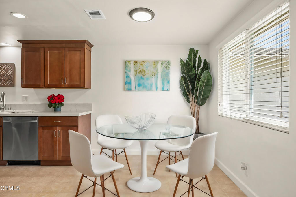 9417 9419 Petit Court