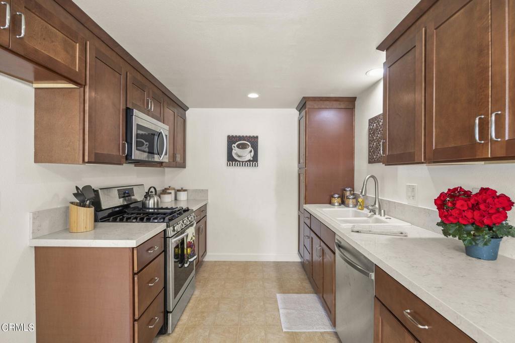 9417 9419 Petit Court