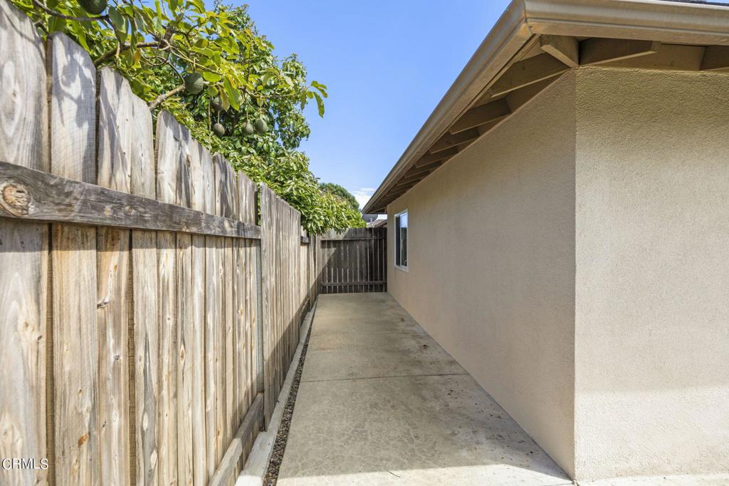 9417 9419 Petit Court