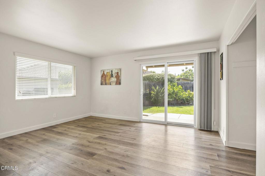 9417 9419 Petit Court