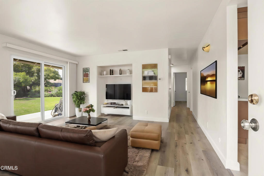 9417 9419 Petit Court