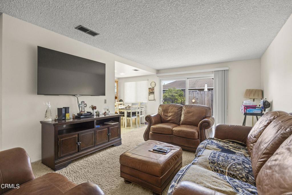 9417 9419 Petit Court