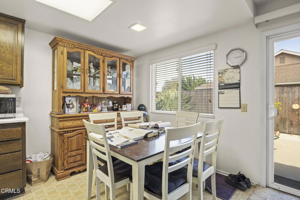 9417 9419 Petit Court