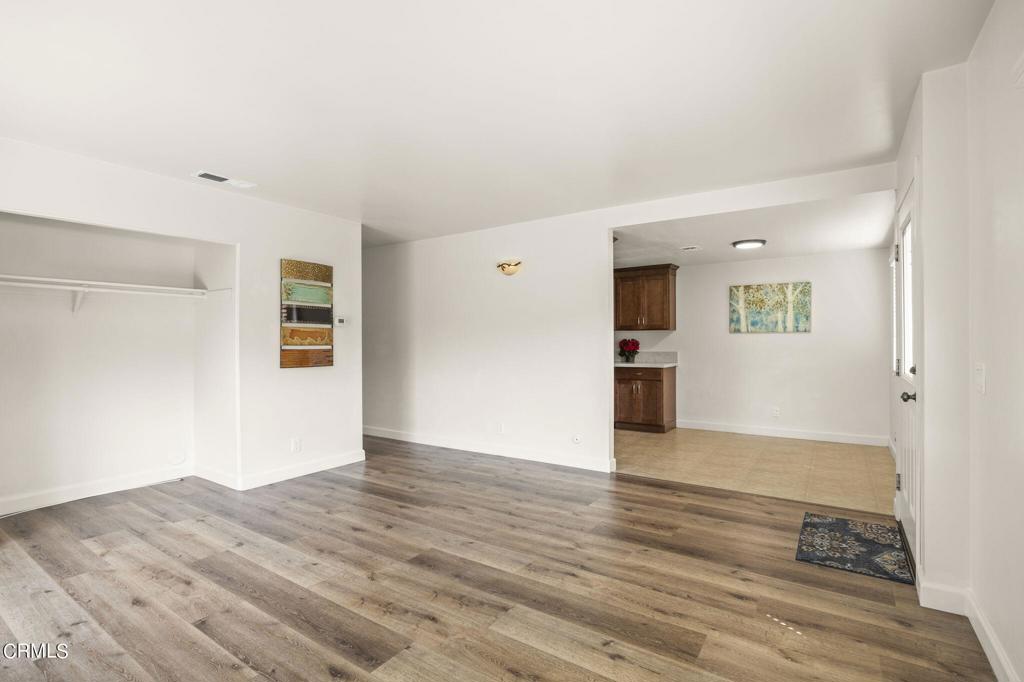 9417 9419 Petit Court