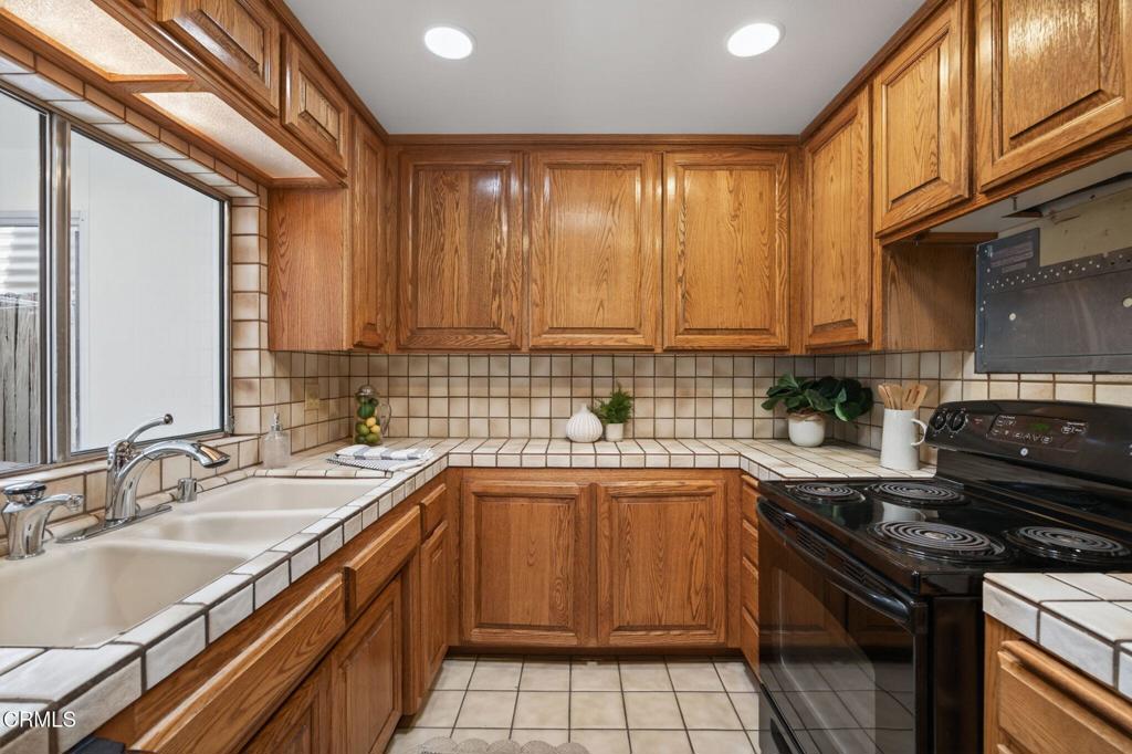 213 E Elfin Green
