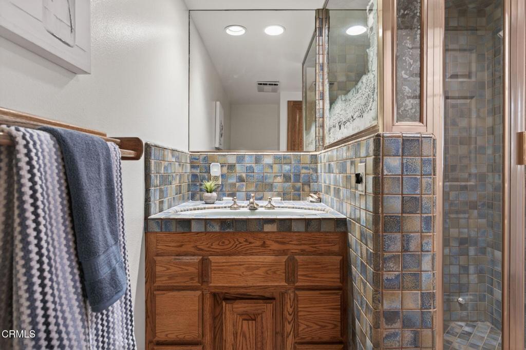 213 E Elfin Green