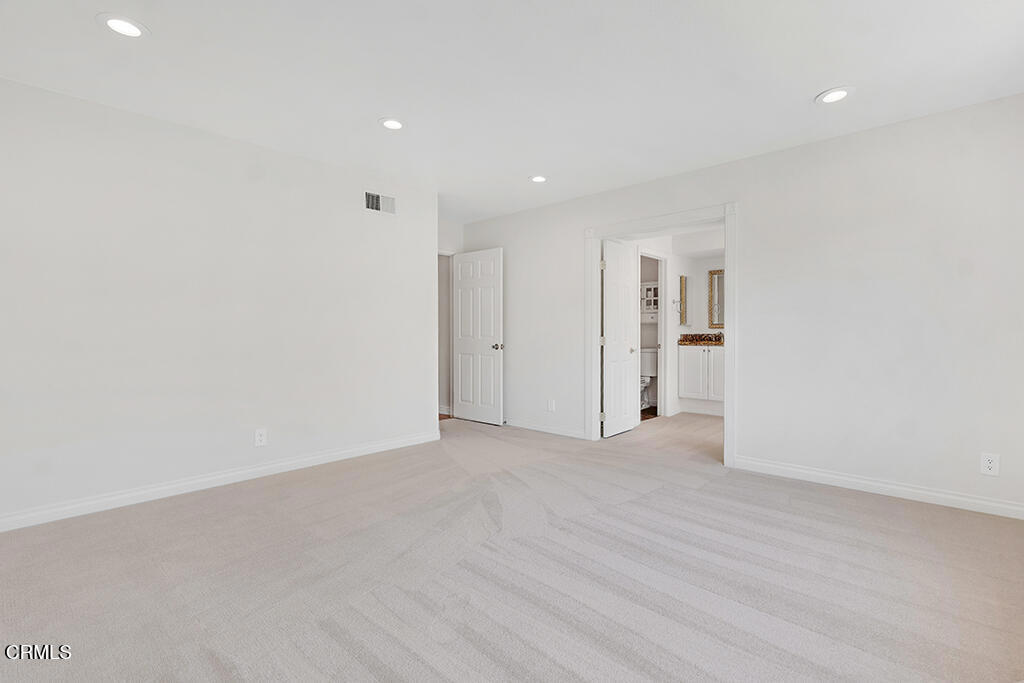 109 Greenmeadow Avenue