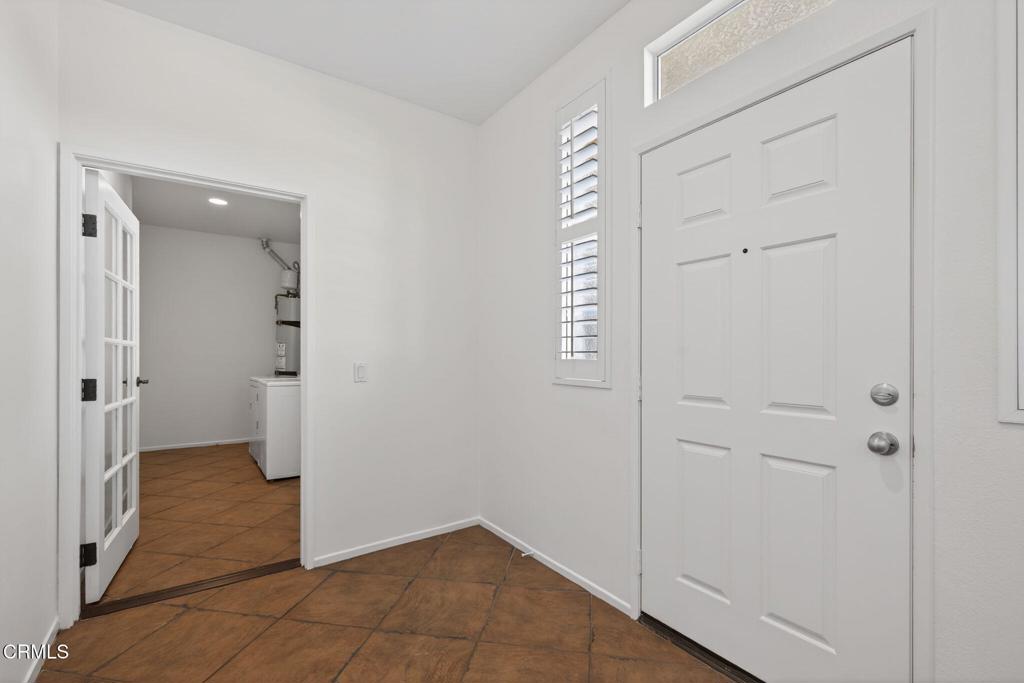 2389 N Ventura Avenue