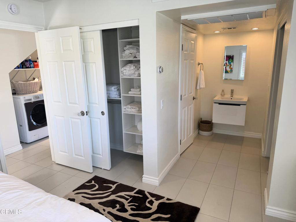 5121 Neptune Square