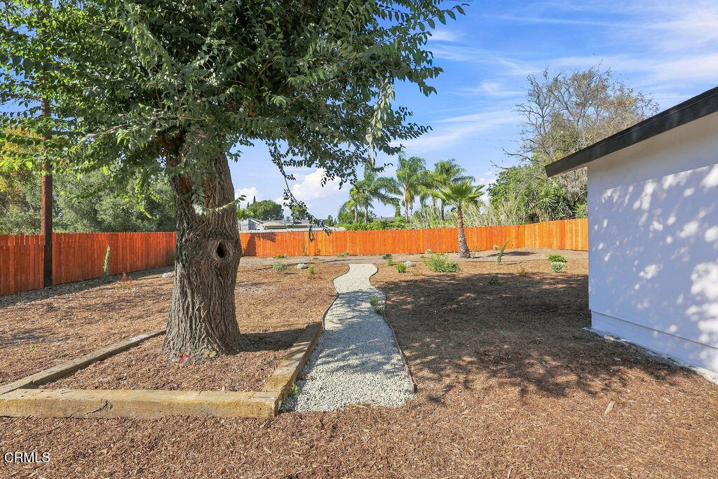 975 E Avenida De Los Arboles