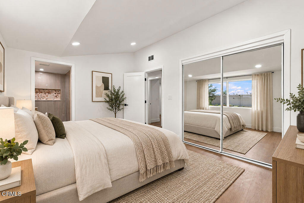 975 E Avenida De Los Arboles