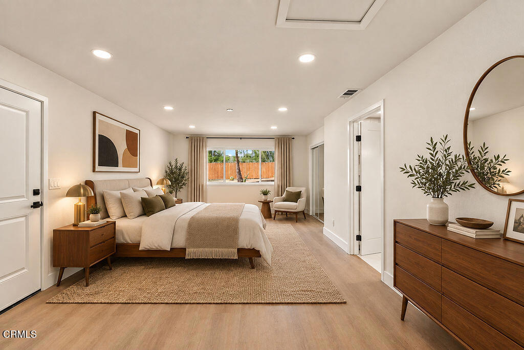 975 E Avenida De Los Arboles