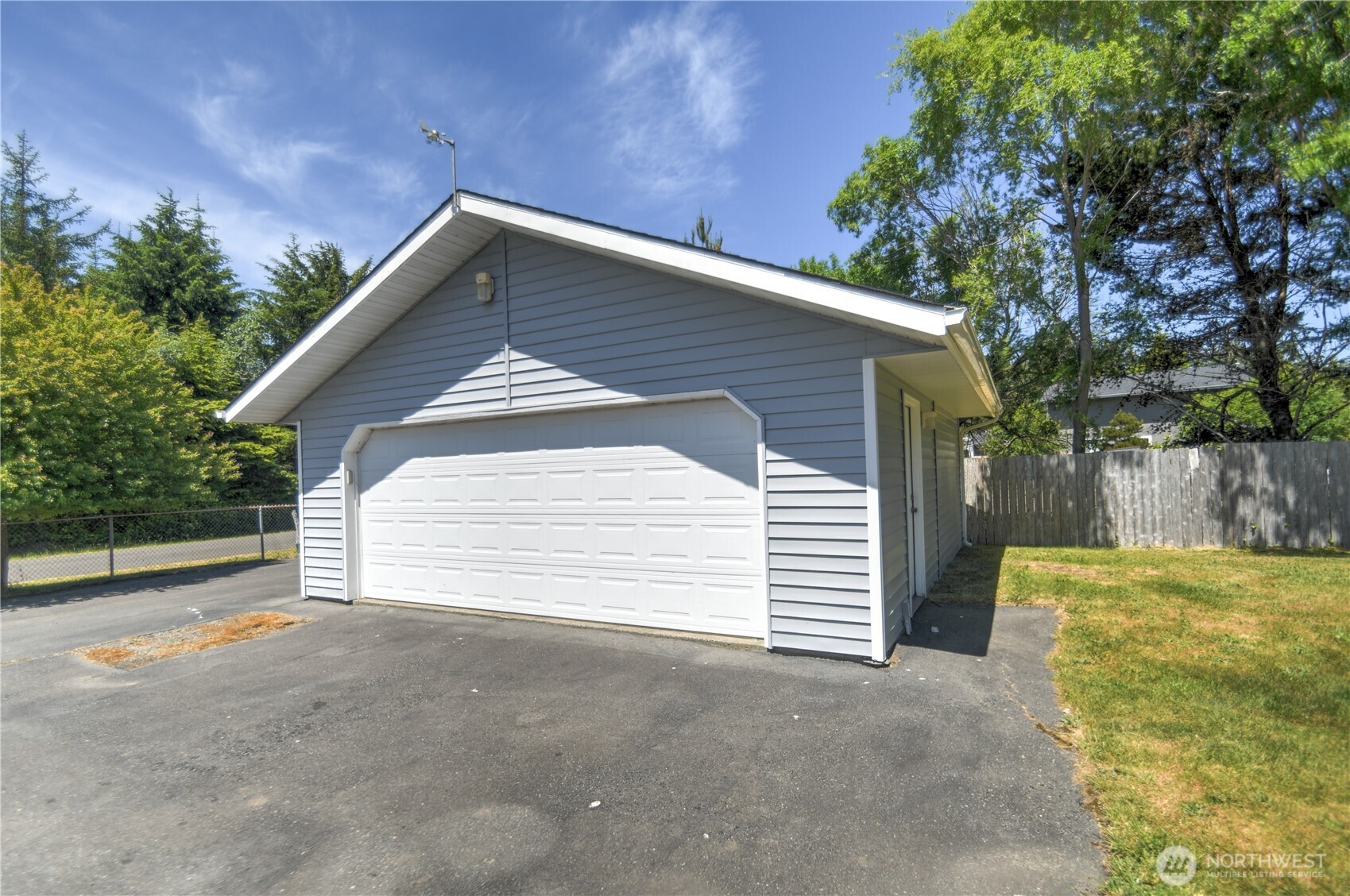 558 Meadow Avenue NE