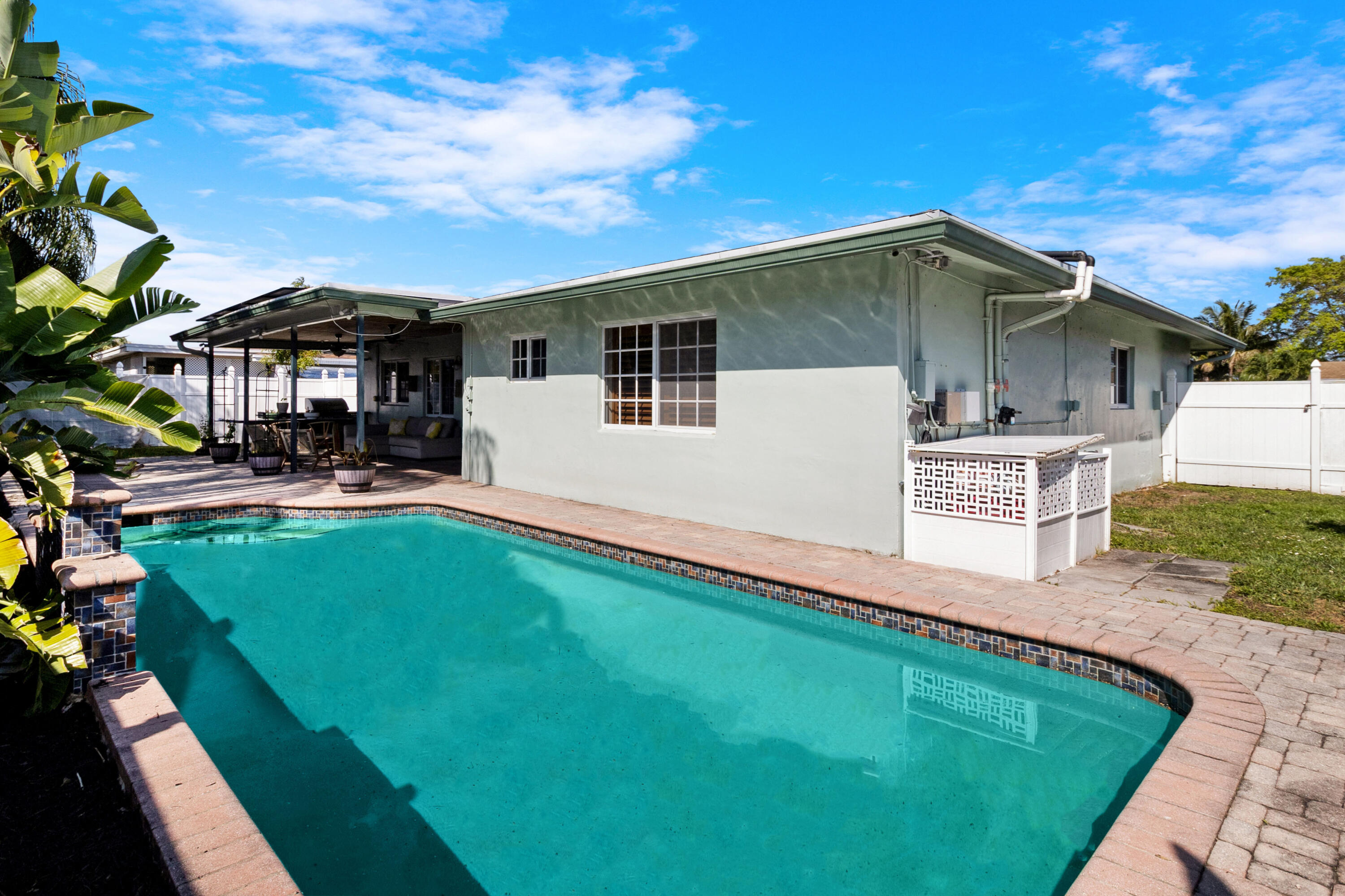 8017 NW 74th Terrace