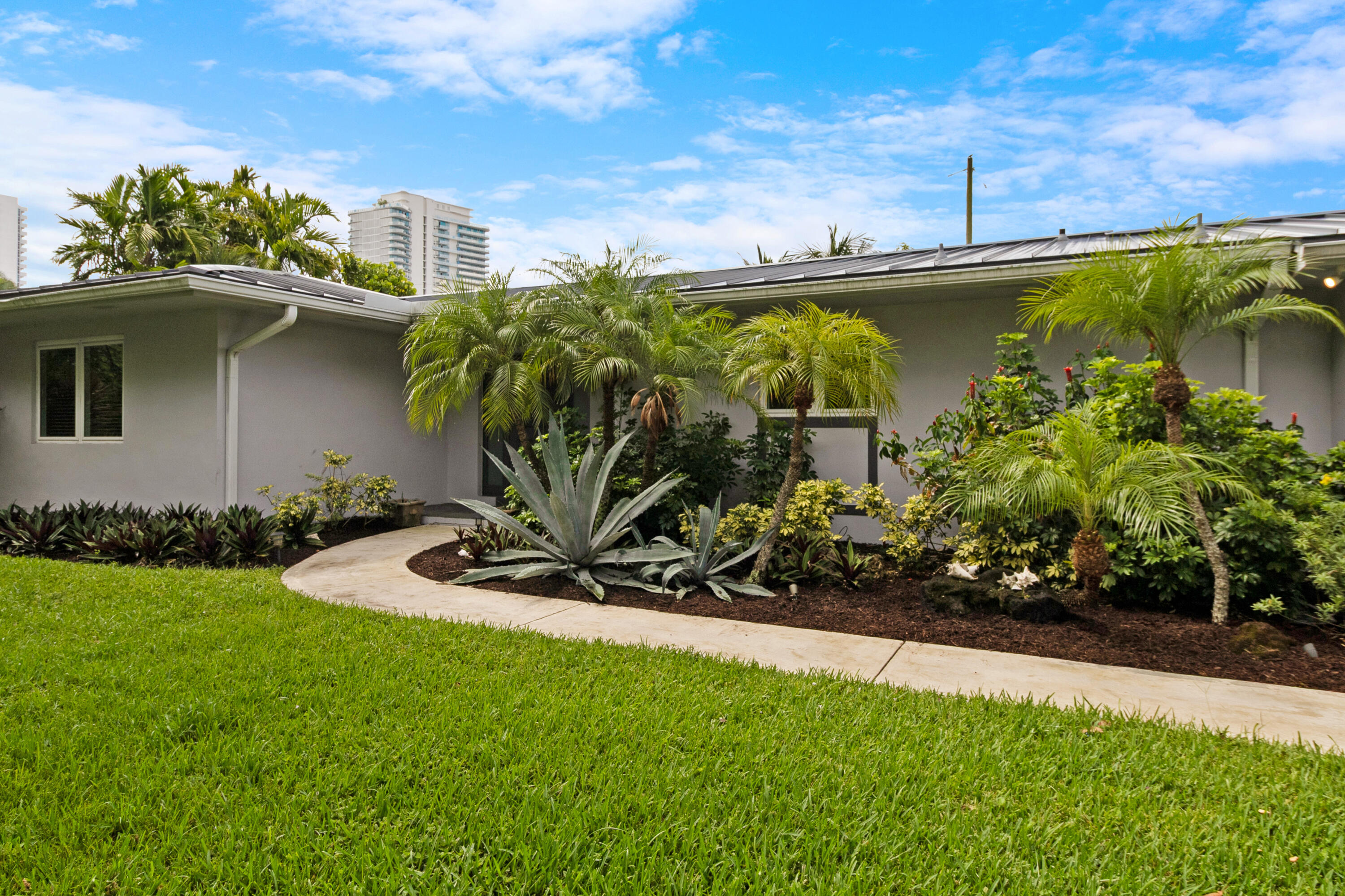 3240 Lakeview Drive