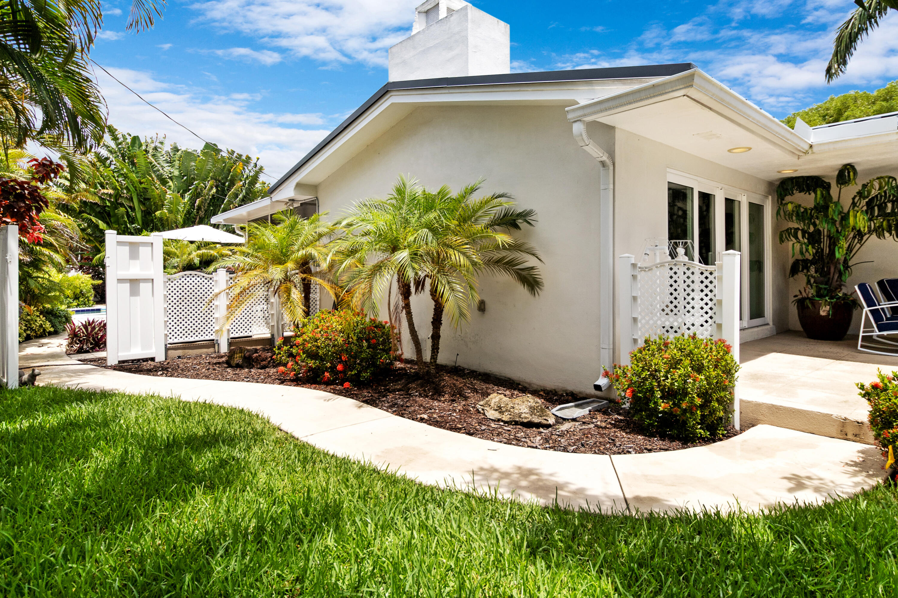 3240 Lakeview Drive