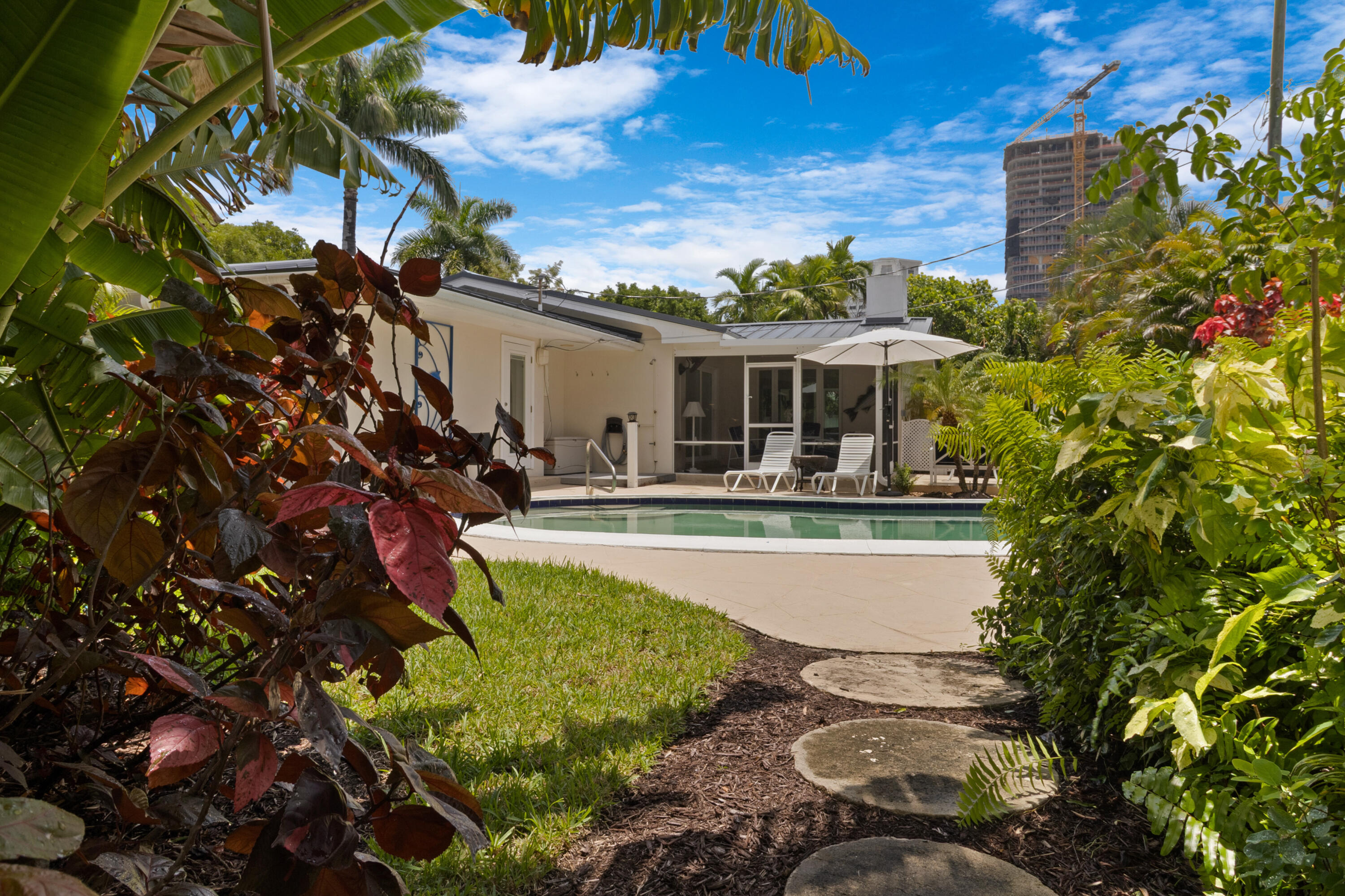 3240 Lakeview Drive