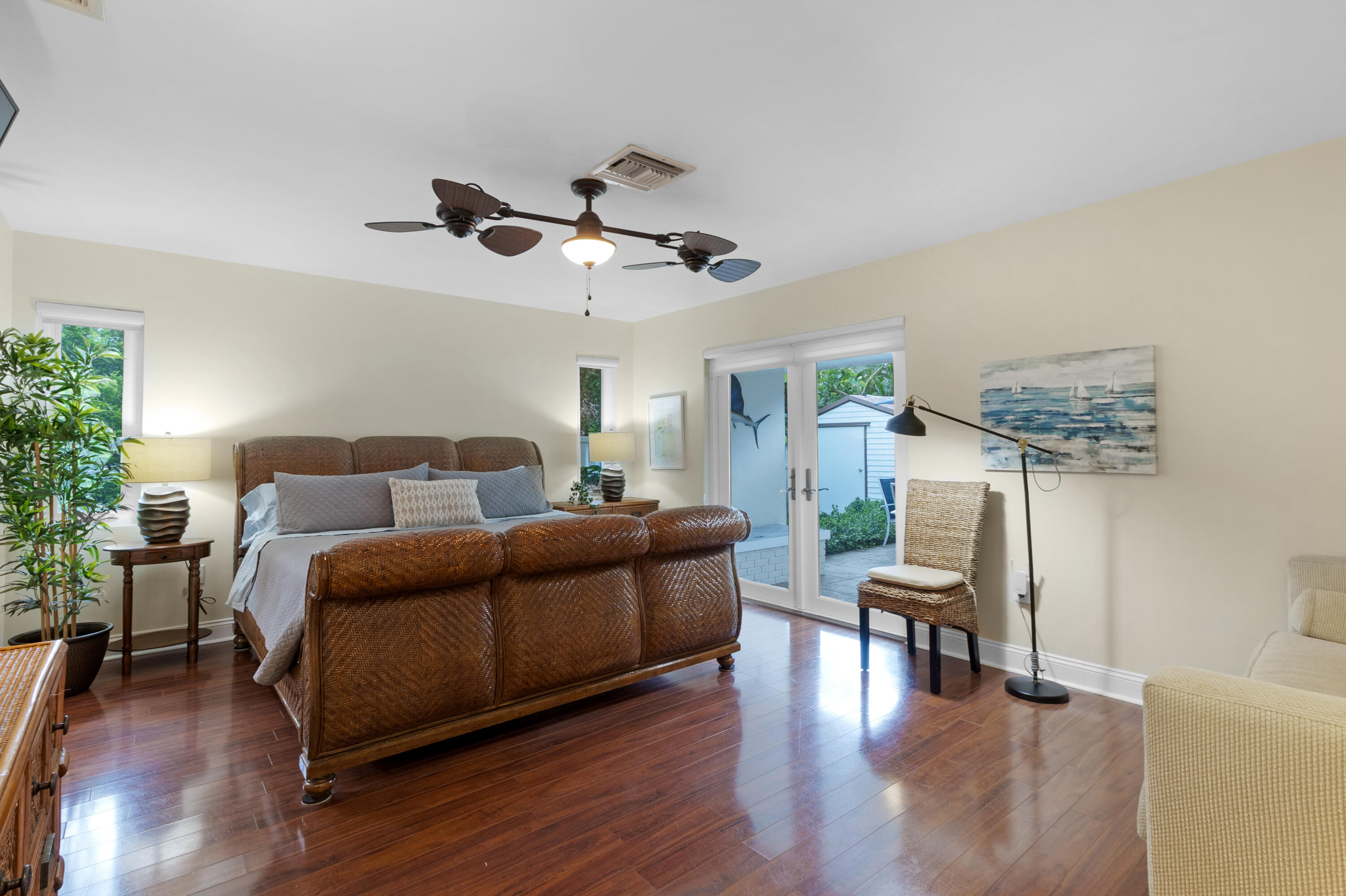 3240 Lakeview Drive