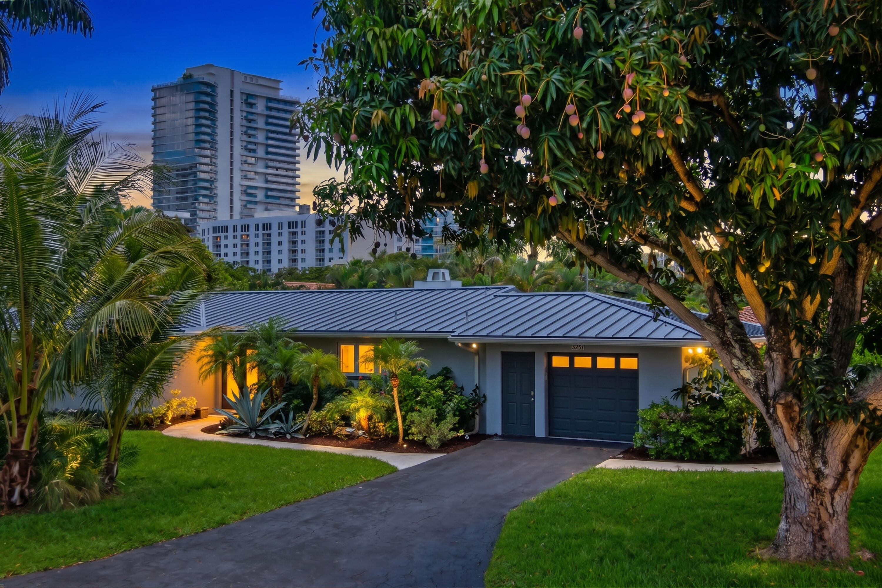 3240 Lakeview Drive