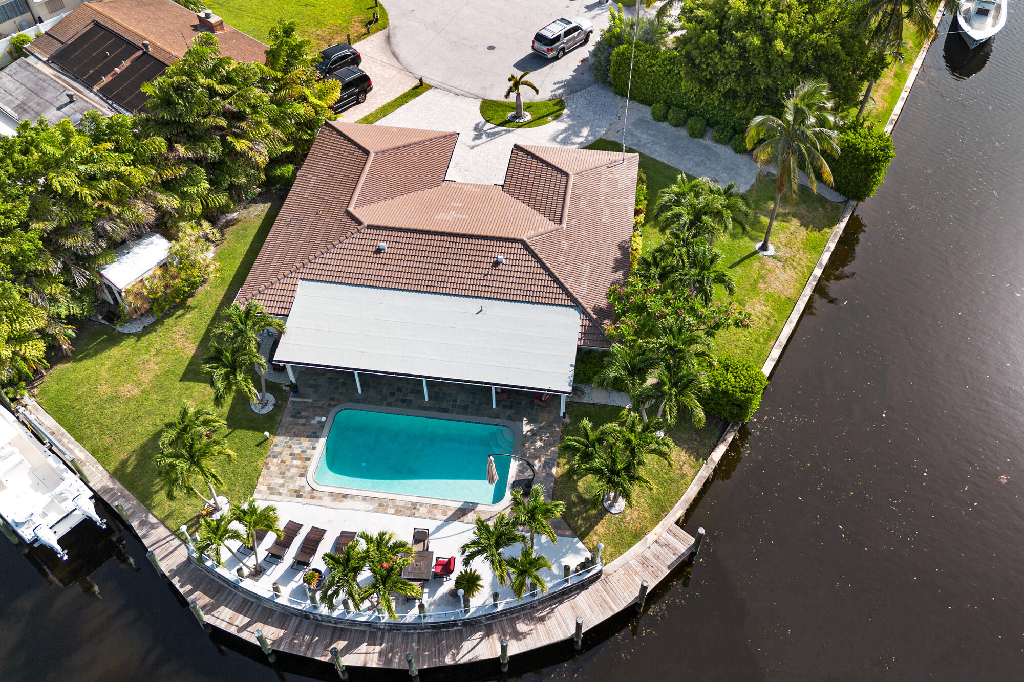 981 SE 10TH Court
