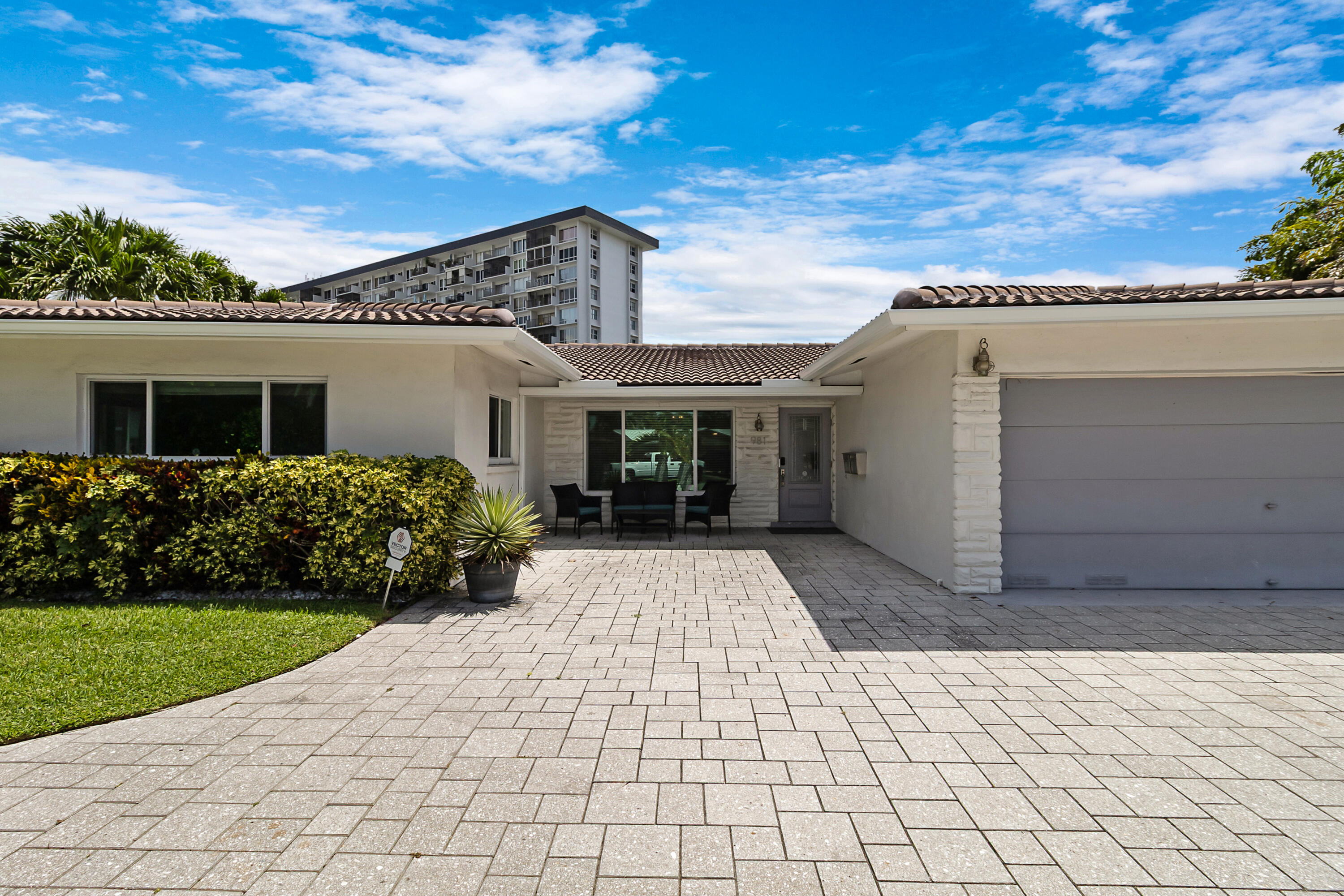 981 SE 10TH Court