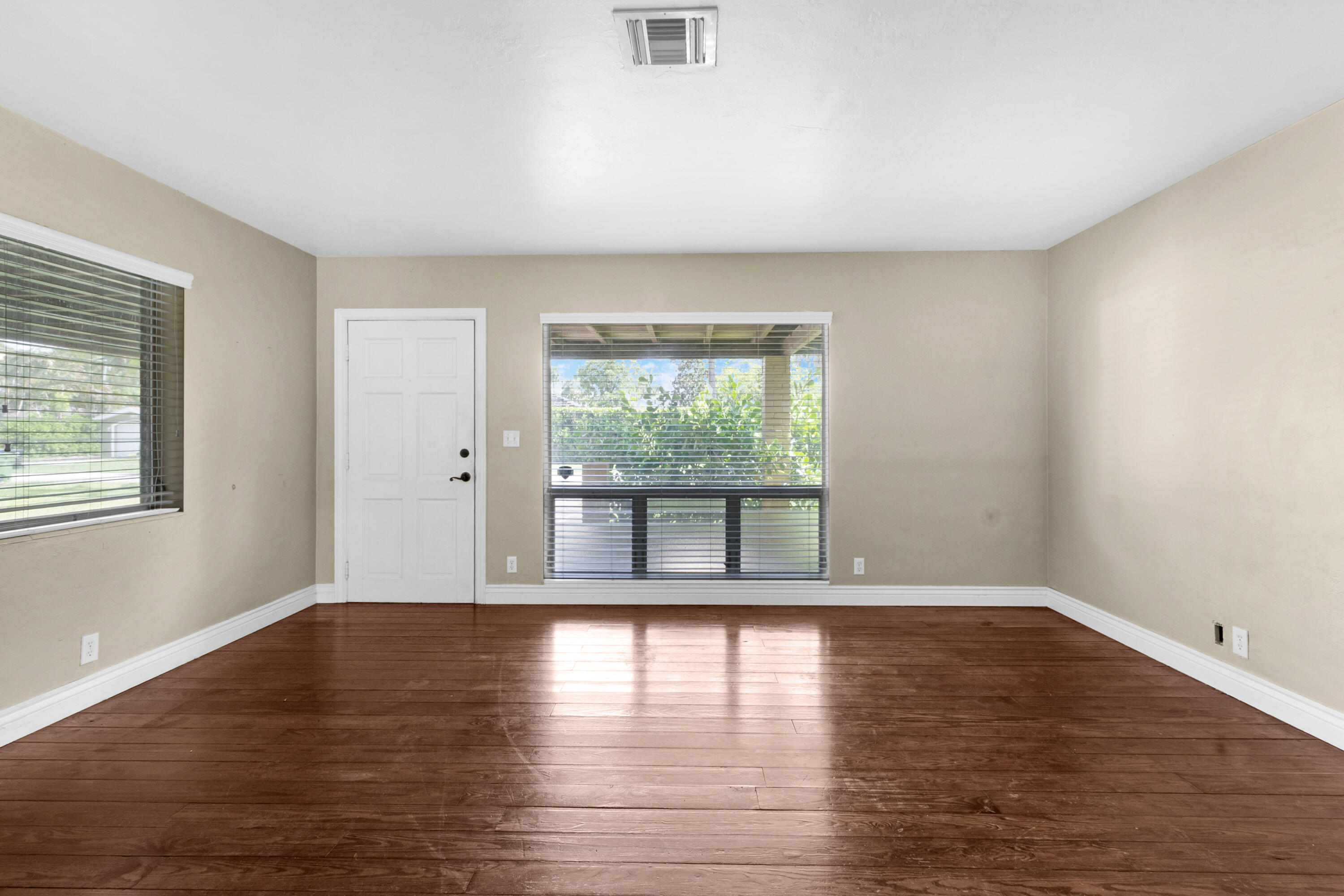 2020 NE 52ND Court