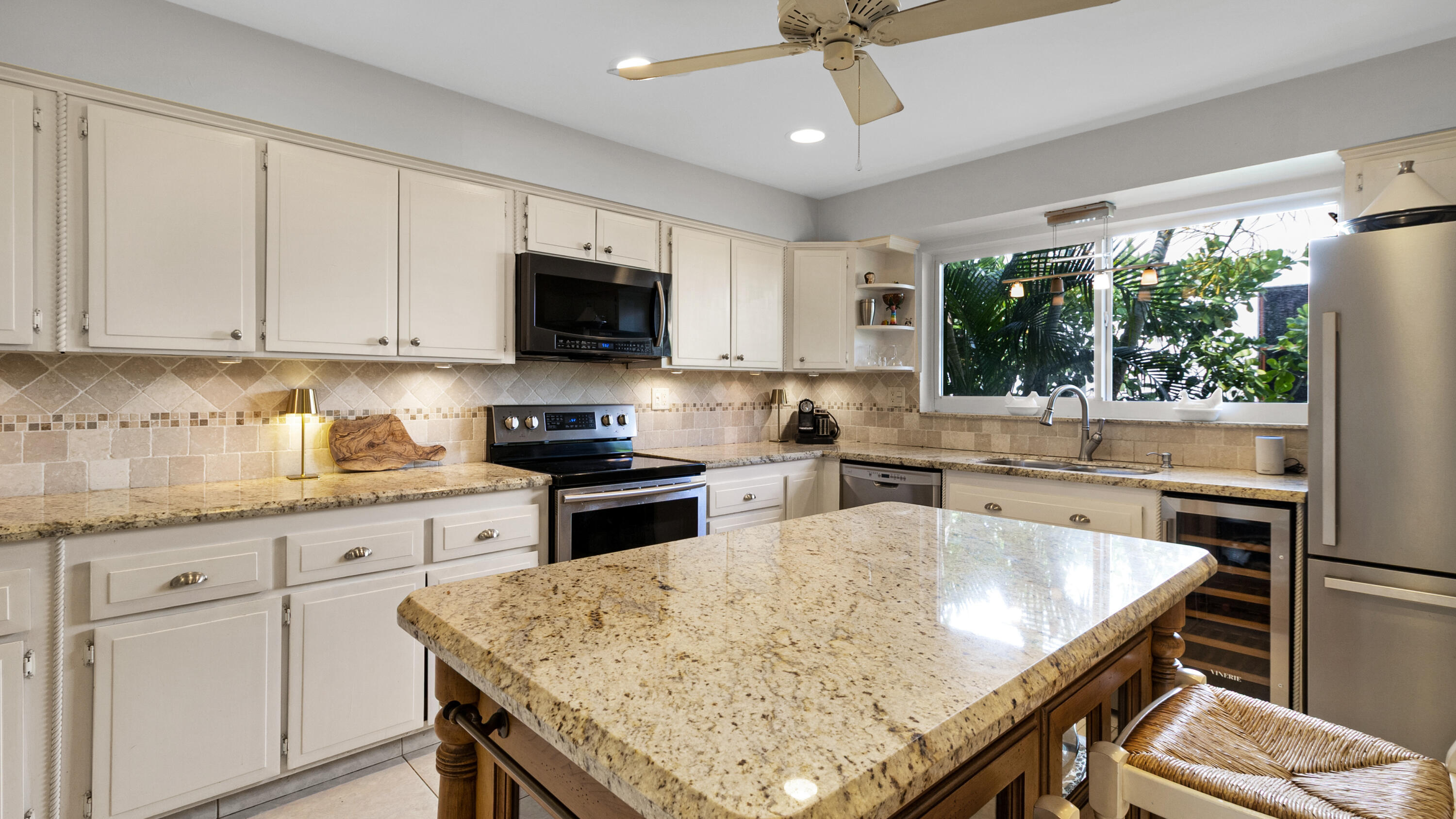 2750 NE 8TH Court