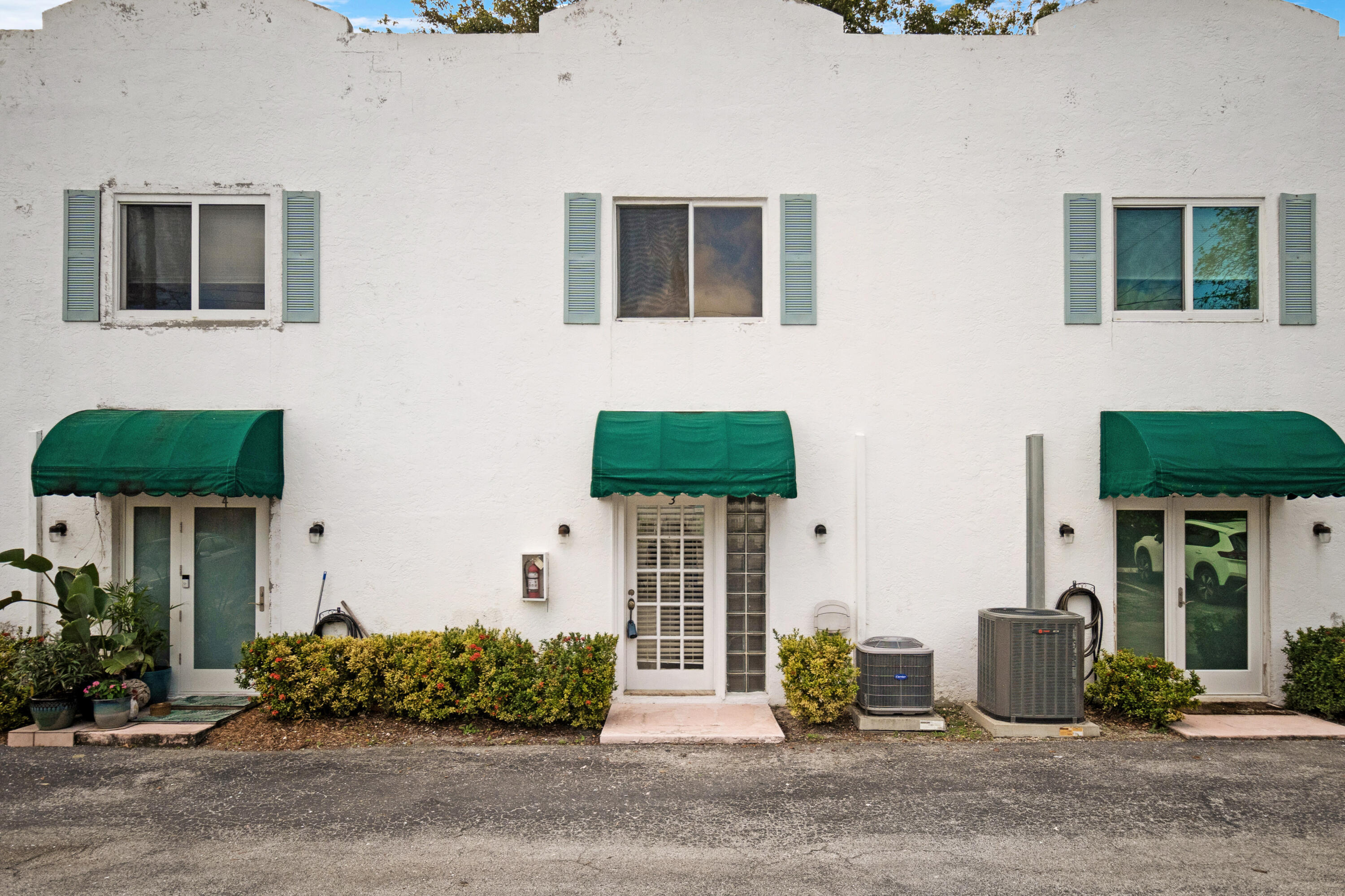 690 SE 23rd Avenue 3