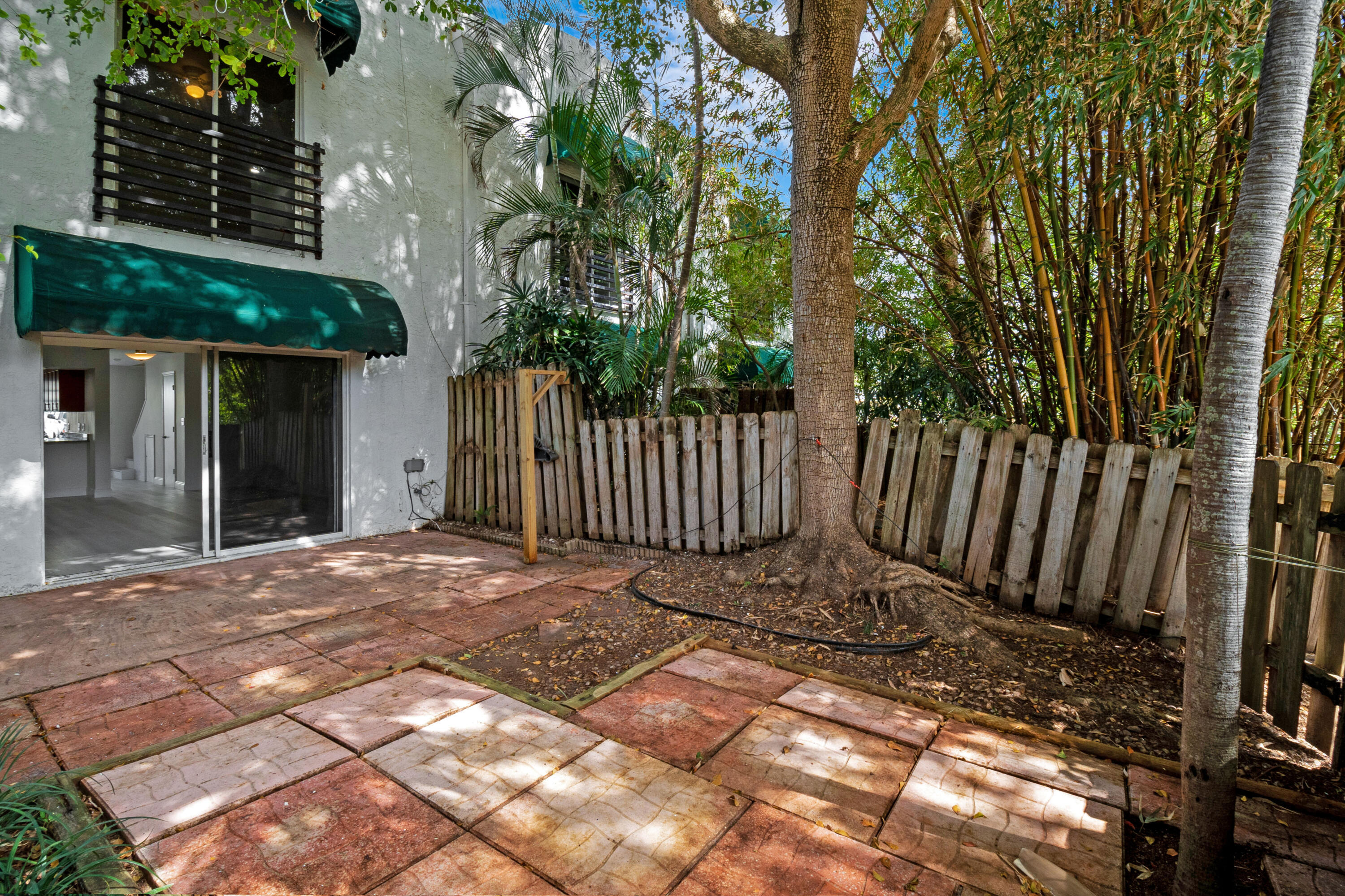 690 SE 23rd Avenue 3