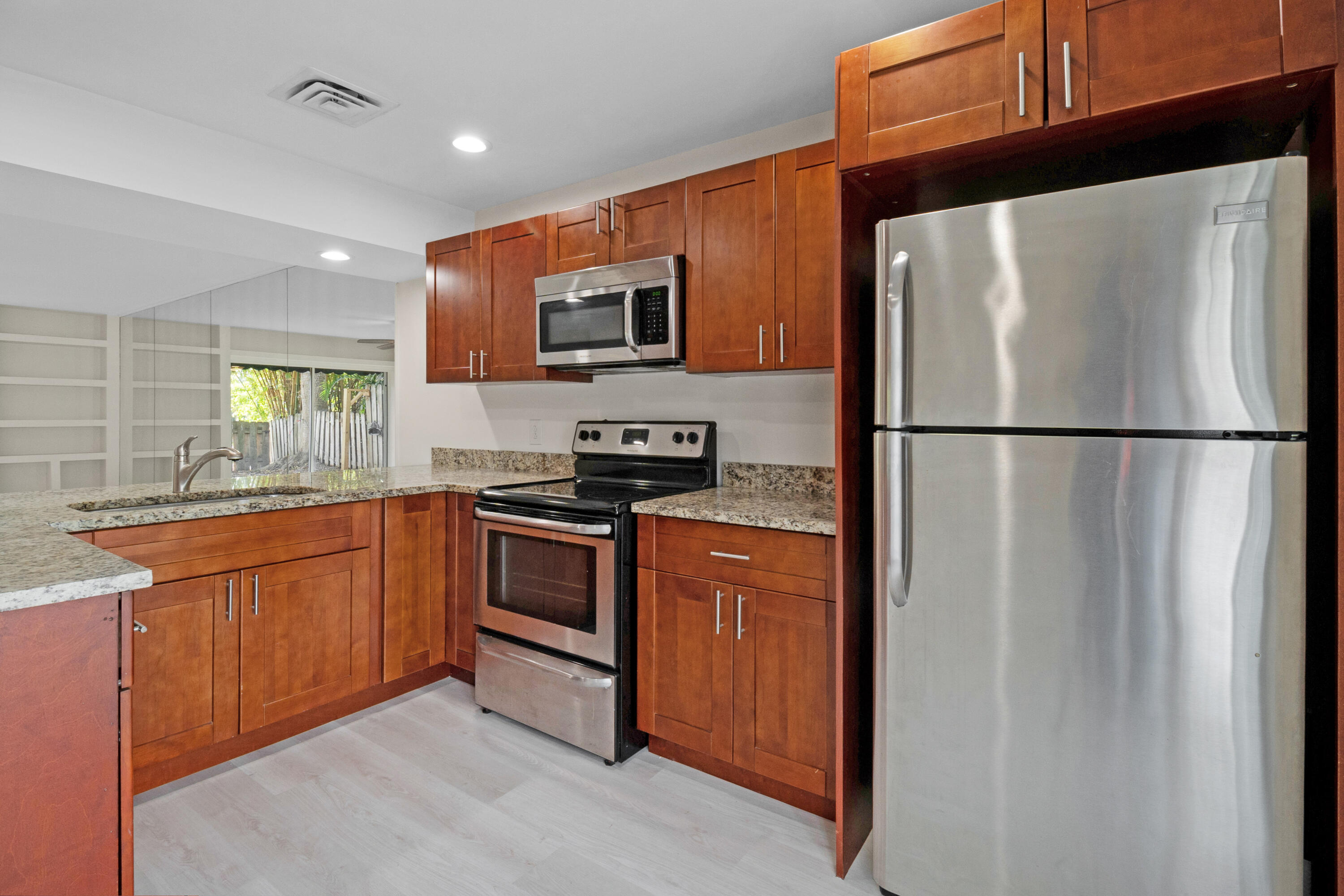 690 SE 23rd Avenue 3