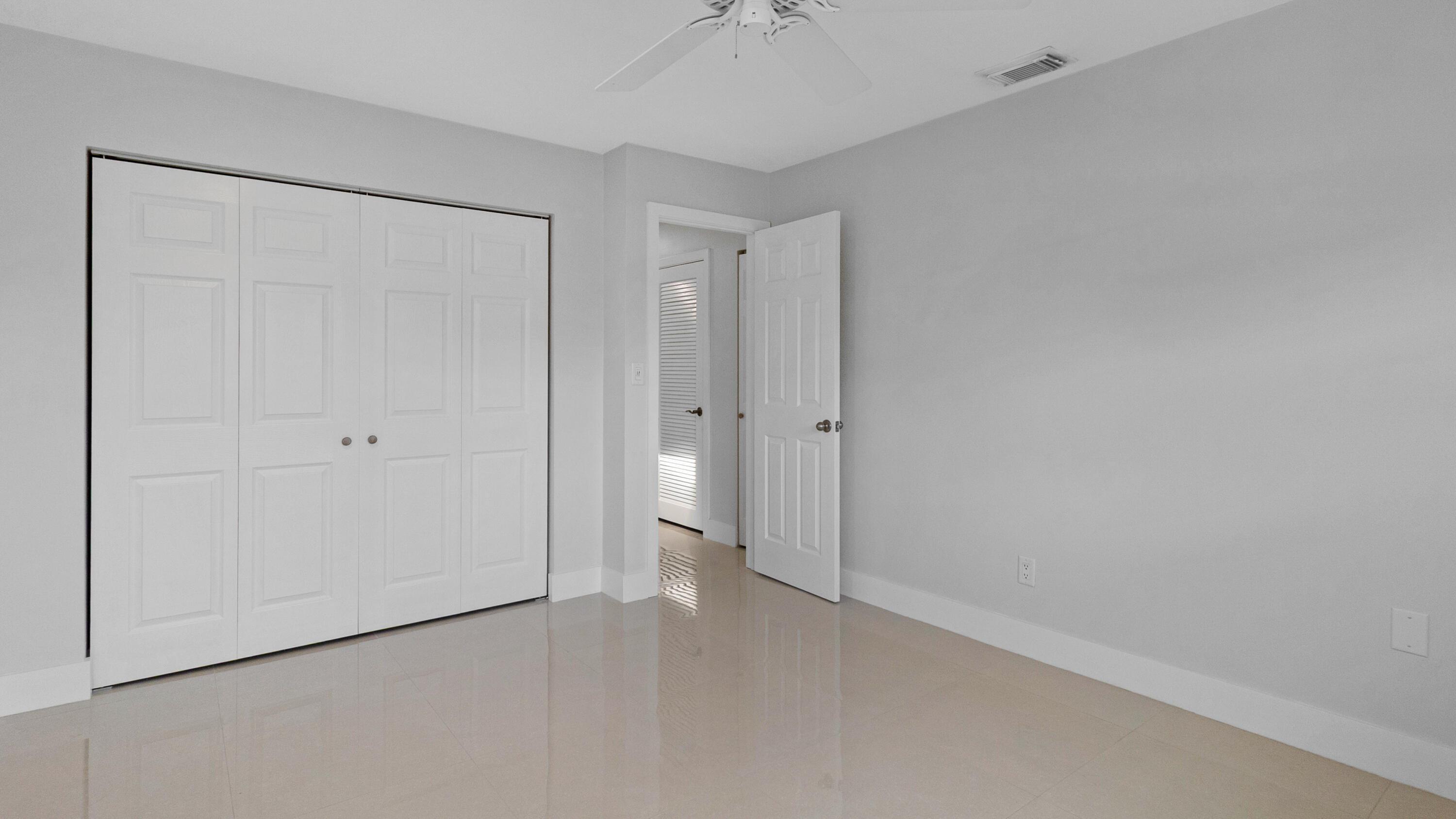 1301 N RIVERSIDE Drive 7