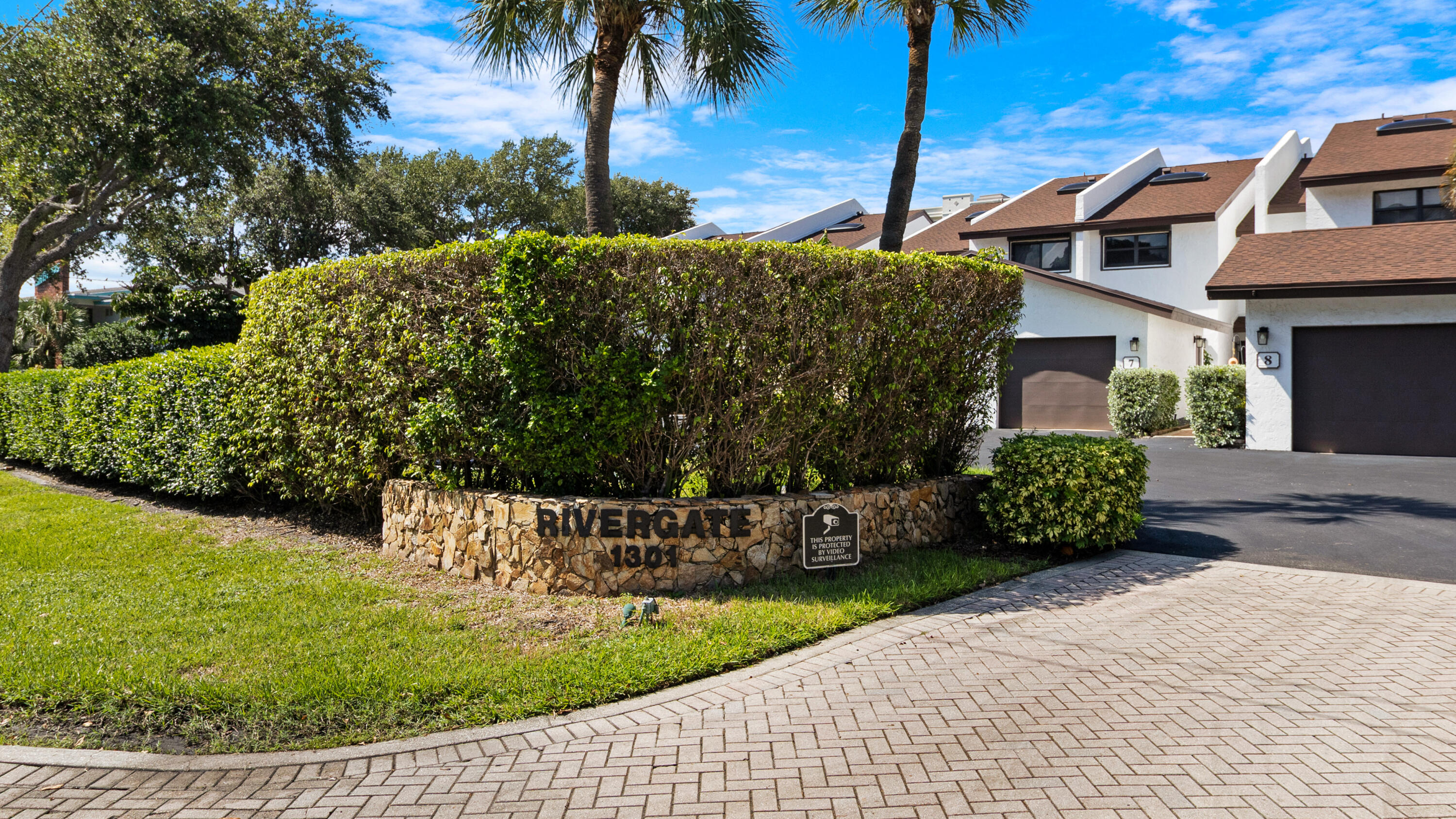 1301 N RIVERSIDE Drive 7