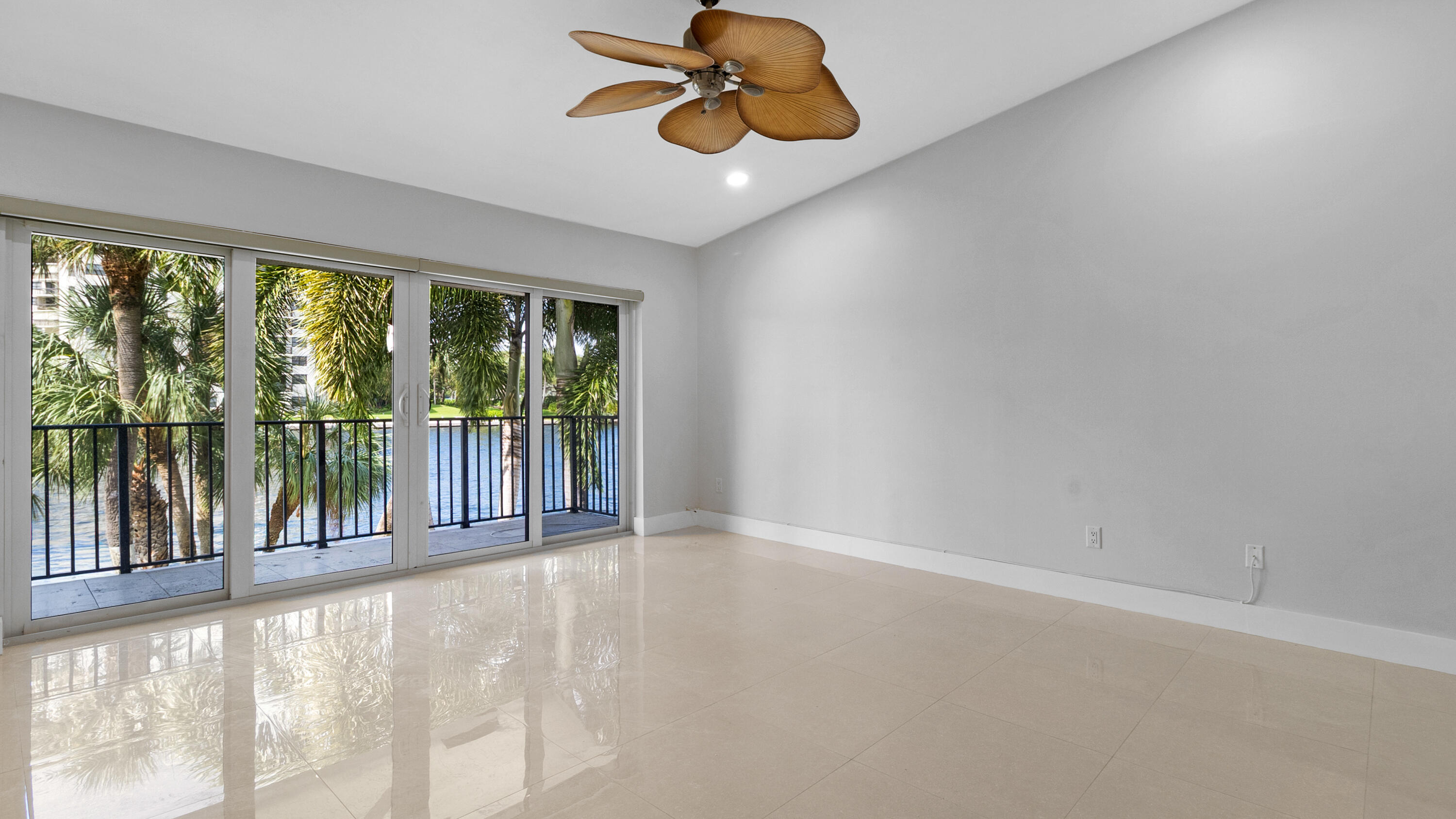 1301 N RIVERSIDE Drive 7